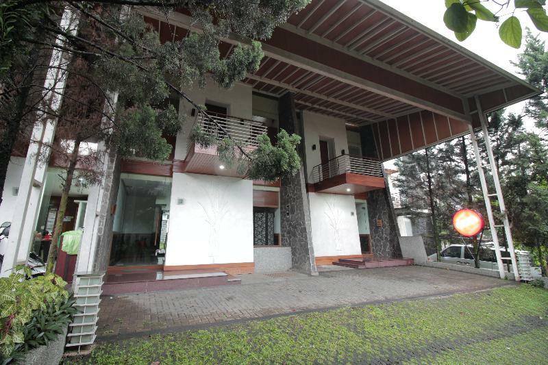 OYO 229 hi quality Bandung Exterior foto